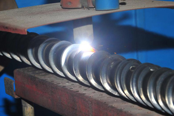 Come si realizza il rivestimento a vite bimetallico?